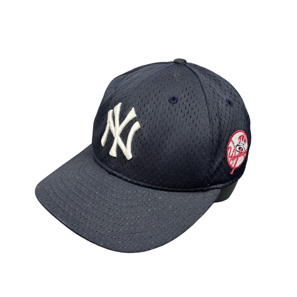 New York Yankees Hat Cap Fitted Mens 7 1/4 Navy MLB Baseball Side Patch New Era